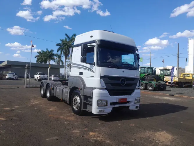 Mercedes-Benz Axor 2644 S/36 6X4E5 2022/2022 VAMOS SEMINOVOS Uberlândia