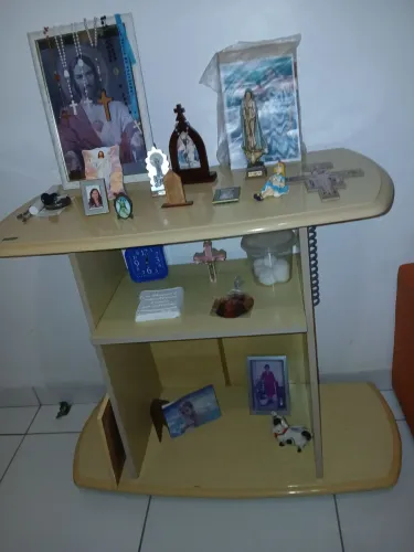 Móvel de apoio semi-novo