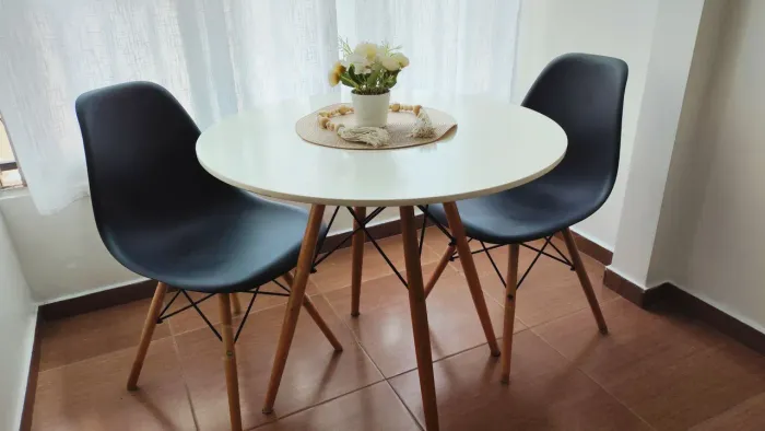 Par de Cadeiras Charles Eames Eiffel (Cor Preta)