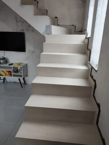 Mestre de obras e pedreiro profissional 