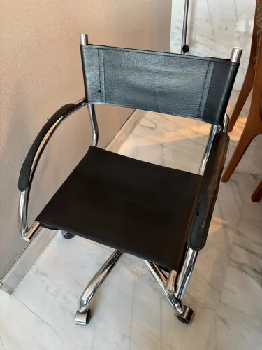 Cadeira de escritório preta
