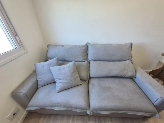 Sofá retrátil 2,40x2,20 cor cinza - acompanha 2 almofadas