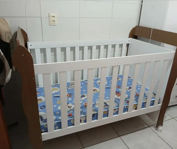 Berço com colchão 