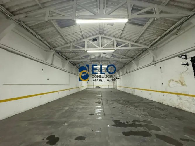 Galpão Comercial de 430m² para Locação na Vila Nova em Santos-SP: A oportunidade que você