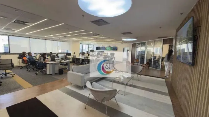 Conjunto comercial com 289 m² de área útil, com 6 vagas de garagem, piso elevado e ar cond