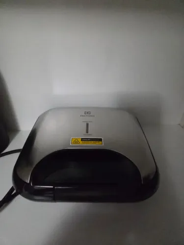 Sanduicheira grill chapa ondulada elétrico Electrolux antiaderente inox ESG20
