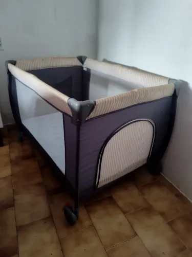 Berço portátil tipo cercado