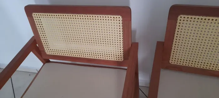 Poltronas madeira maciça em ótimo estado 