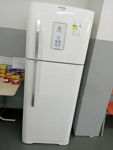 Geladeira digital Electrolux 433l