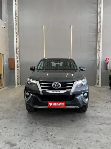 Toyota Hilux SW4 SRX 4X4 2.8 TDI 16V Dies. Aut. 2017