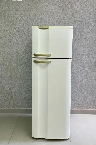 Geladeira Electrolux Super Freezer DC34 está Conservada