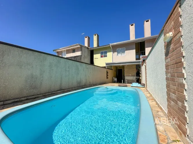 Sobrado com piscina e 03 dormitórios em Caiobá - Matinhos