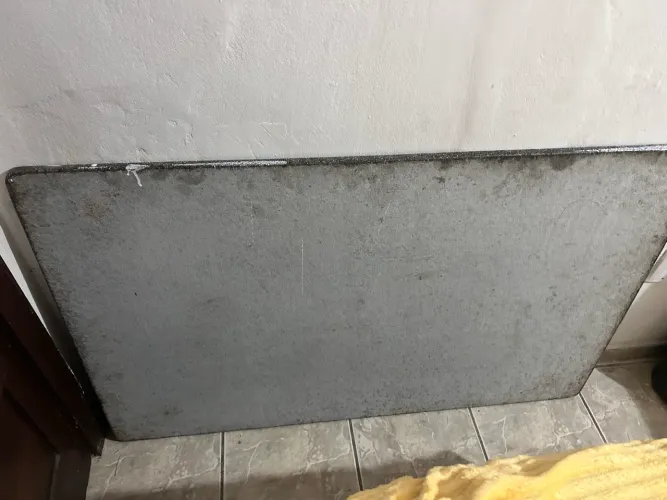 Placa de granito preto usada - ótima para bancada, mesa ou reforma