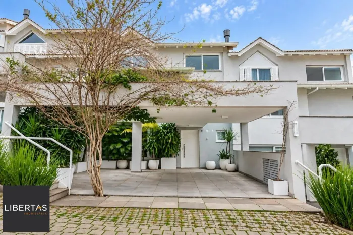 Casa em condomínio de 3 domriórios!