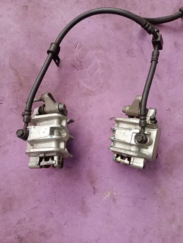 Pinça de freio dianteira Burgman Suzuki original 650