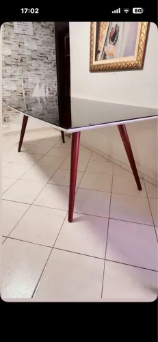 Mesa de madeira em laca branca 
