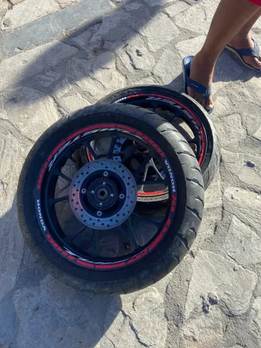 Jogo de rodas CB300F
