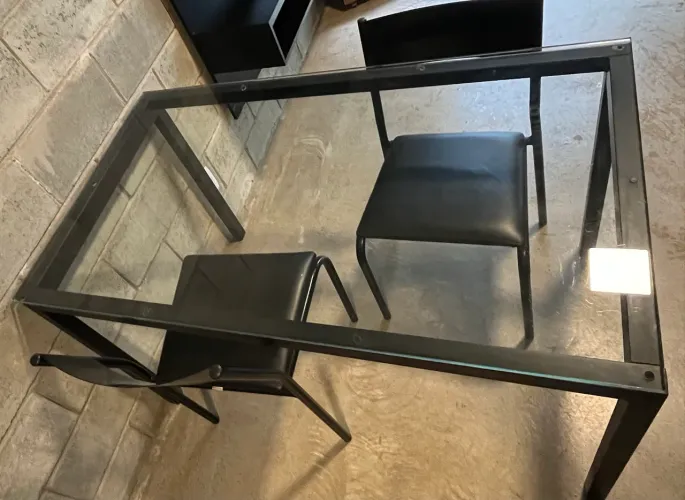 Mesa Tok Stok com cadeiras