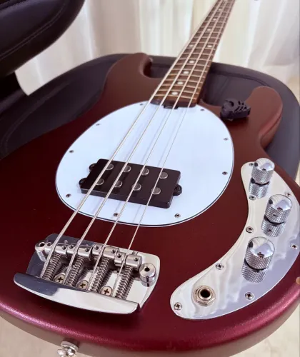 Baixo Music Man Americano Made In USA SUB 2003