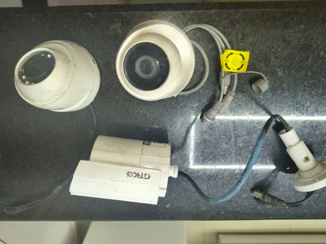 Kit 3 Câmeras de Segurança Citrox, Intelbras e HiLook Usada Em Funcionamento Perfeito