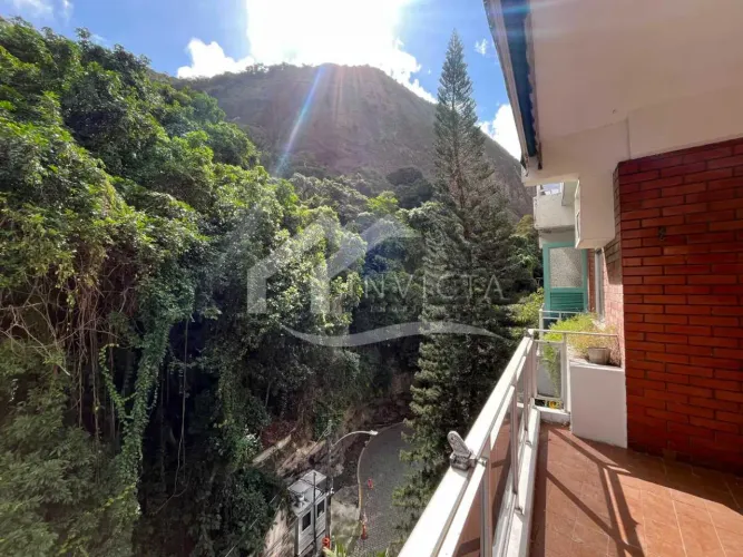 SUPER ESPAÇOSO QUARTO E SALA COM VARANDA E VISTA VERDE!