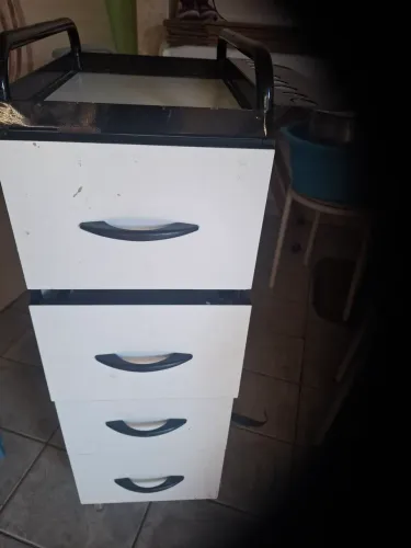 Mesa escravinha para salão de beleza