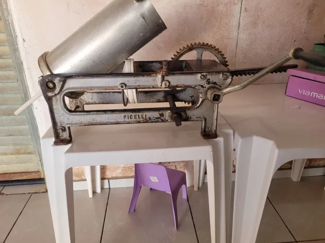 Vendo ensacadeira de embutidos (canhão), em perfeito estado de funcionamento