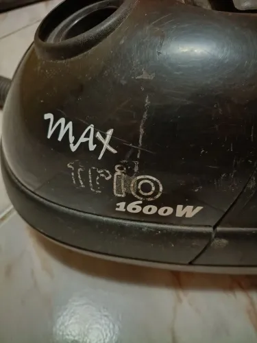 Aspirador de pó Max trio 180,00 , usado , bom estado, estou na zona norte imirim, 