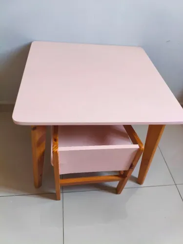 Conjunto mesa e cadeira infantil de madeira MDF e porta parede para desenho