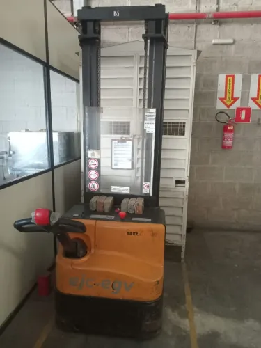TRANSPALETEIRA ELETRICA
