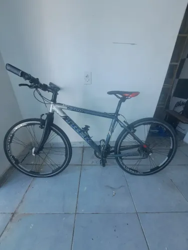 Bicicleta de corrida TREK