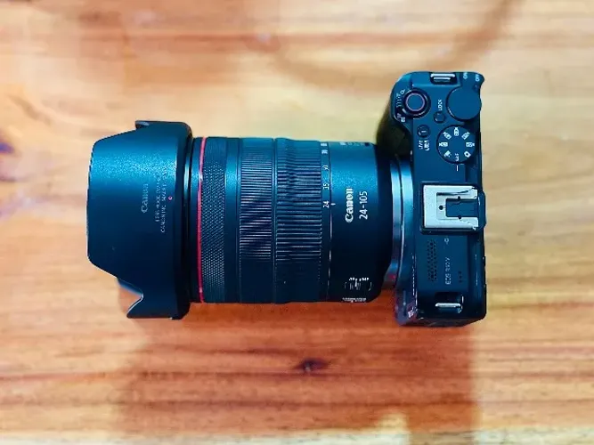 Canon R50V + Lente 24-105 RF USM + Flash Godox
