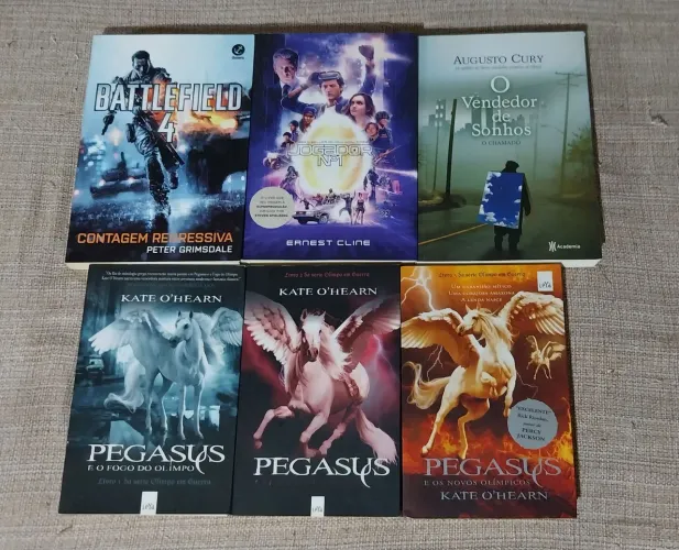 Livros Ficção diversos, cada um 20, se comprar uma saga podemos combinar um desconto