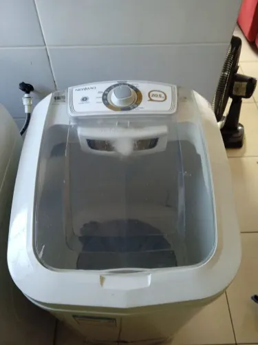 Máquina de lavar 300 Reais Super valendo apena Com muito pouco uso