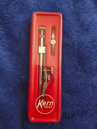 compasso de precisão vintage da Kern Swiss