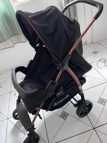 Carrinho novo,nunca usado fora de casa.
