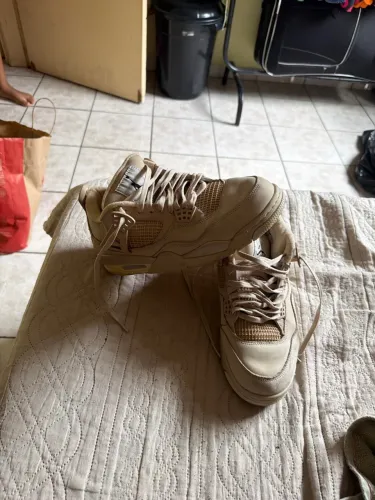 TÊNIS AIR JORDAN 4 RETRÔ