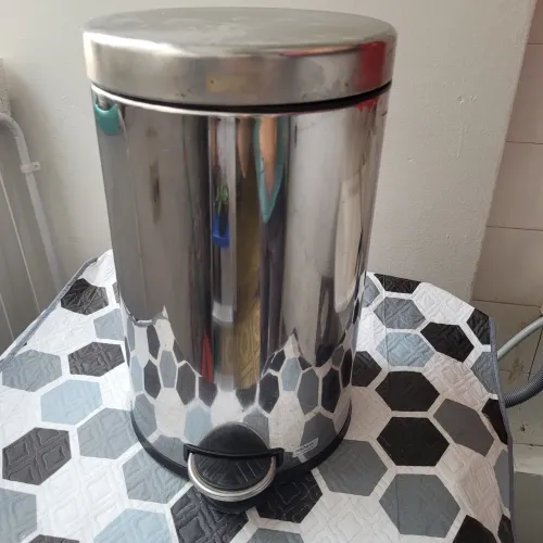 Lixeira inox 60l