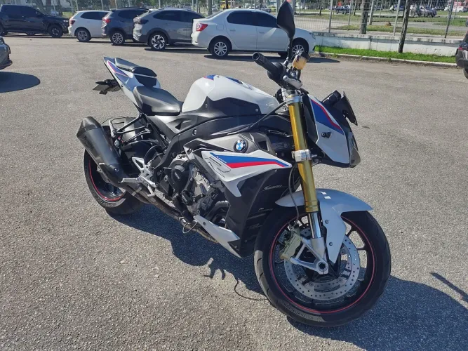 BMW S1000R 2018 com apenas 23 mil kms
