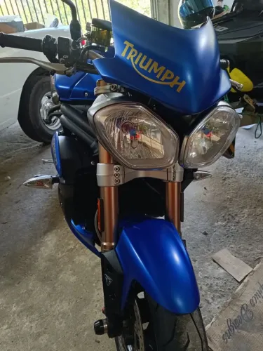 Triumph speed triple 1050