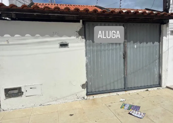 ALUGA CASA USO RESIDENCIAL OU COMERCIAL COM 3/4 E SUITE NO BAIRRO PONTO CENTRAL
