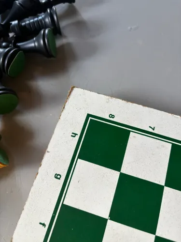 Tabuleiro de xadrez com pequeno defeito