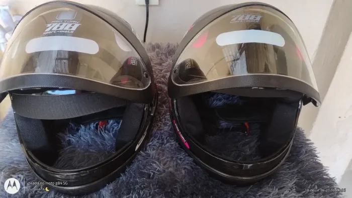 2 capacetes