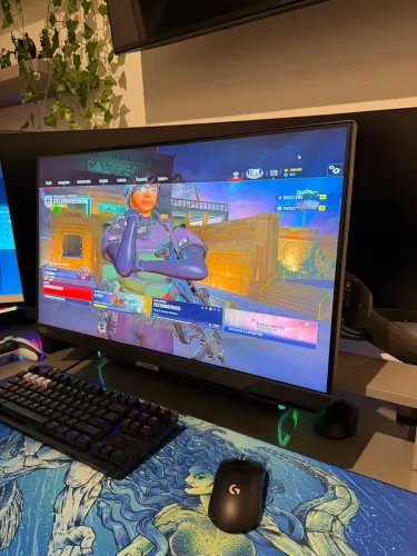 Monitor Samsung g40 - 240hz - 1ms - 25?