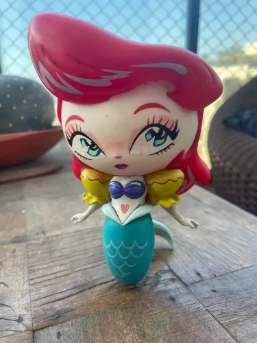 Boneca Vinil Pequena Sereia para colecionador