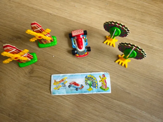 5 - Brinquedos Antigos Kinder Ovo anos 70/80/90/2000 - Acompanha folheto (BPZ)