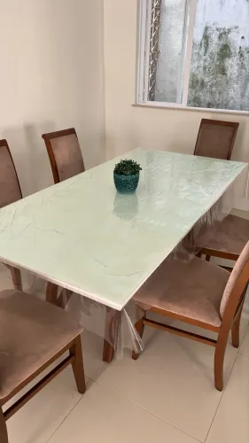 Vendo mesa e cadeiras