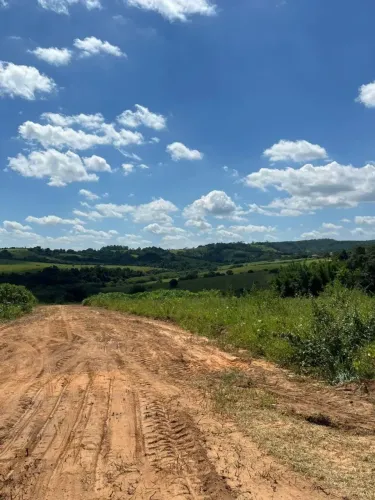 OPORTUNIDADE EM ARAÇOIABA DA SERRA  LOTES DE 500m²   Chegou a chance de investir em uma da