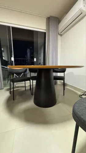 Mesa de madeira redonda