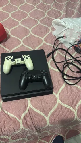 Ps4 + 2 controles originais